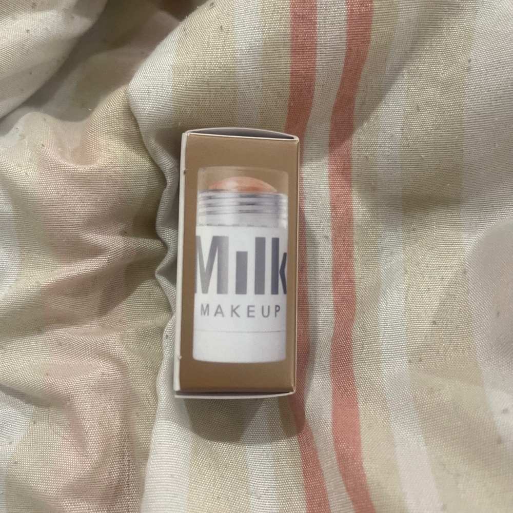 Milk make up highlighter in LiT!